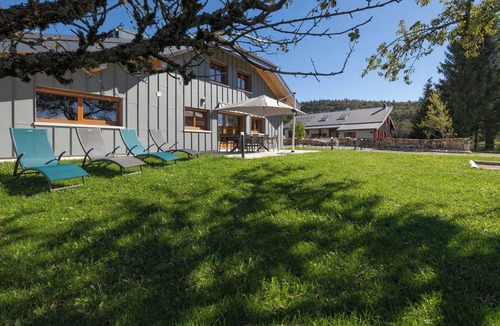 Foncine-le-Haut House | Ancienne Ferme Rénovée Avec Goût Dans un Hameau Reposant