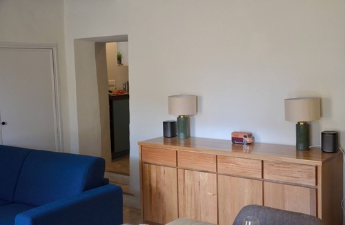 Viens House | Ancienne maison dans un village perché