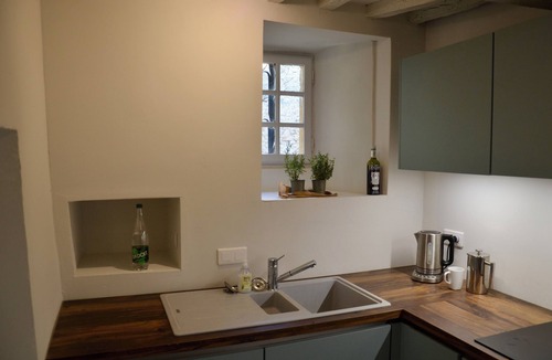 Viens House | Ancienne maison dans un village perché