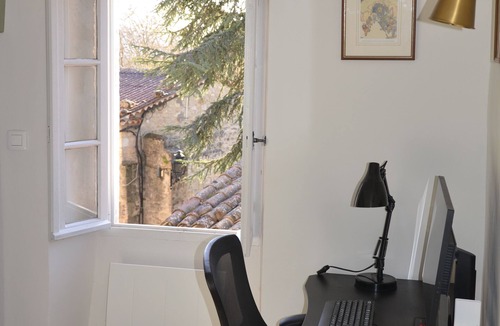 Viens House | Ancienne maison dans un village perché