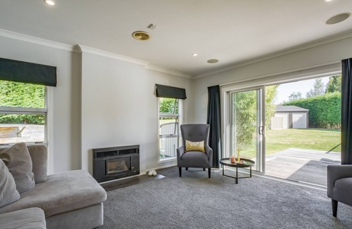 Acacia Bay House | And Relax with pool and wifi