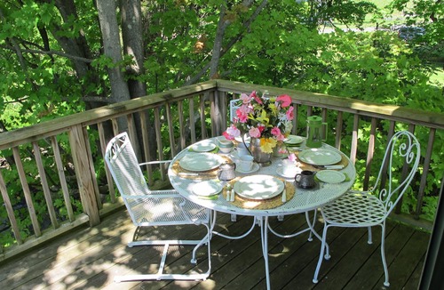 Andes Apartment | ANDES. CATSKILLS. WEDDING. LONGTERM. STREAMSIDE. VERY CLEAN