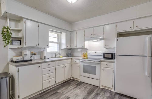 Andover House | Andover Abode - sleeps 6