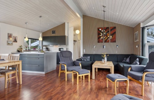 Hou House | "Andrea" - 1.4km from the sea by Interhome