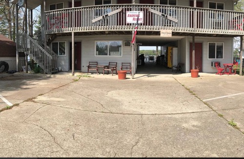 Monticello Hotel | Andrew's Lakeside Resort