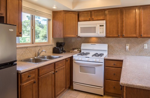Pacific Grove Hotel | Andril Fireplace Cottages