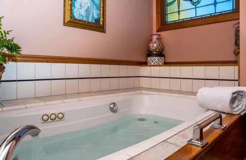 Eureka Springs Historic District Bed & Breakfast | Angel At Rose Hall