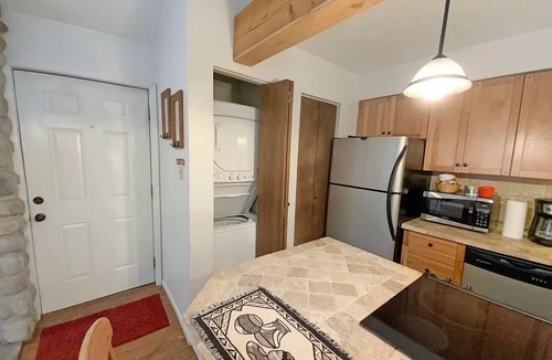 Angel Fire Condo | Angel Fire Chalet park and walk