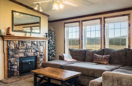 Angel Fire House | Angel Fire Home: Sangre de Cristo Mountains View!
