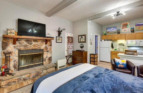 Angel Fire Apartment | Angel Fire Studio w/Fireplace, Walk to Resort!