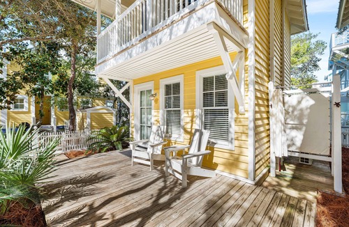 Seaside Cottage | Angel in the Dunes- Charming 1 BR Carriage House w/Balcony in Seaside