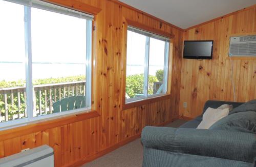 Cape Vincent Resort | Angel Rock Waterfront Cottages