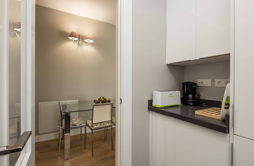 Santa Cruz Apartment | Angeles 1E. 2 bedrooms, 2 bathrooms next to the Cathedral
