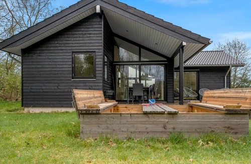 Hou House | "Angelie" - from the sea by Interhome
