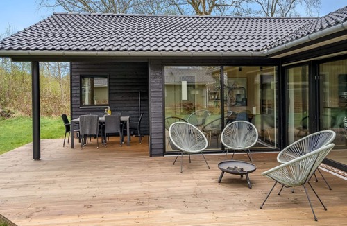Hou House | "Angelie" - from the sea by Interhome