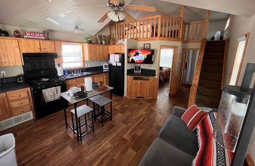 La Hacienda Estates Cabin | Angelina Cabin: Pool, Hot Tub & Peaceful Vibes