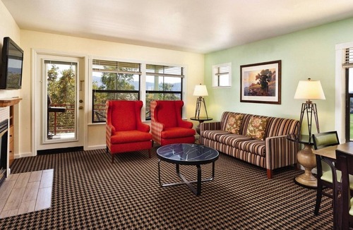 Angels Camp Resort | Angels Camp | Group Outdoor Escape | Pool + Golf | 2BR