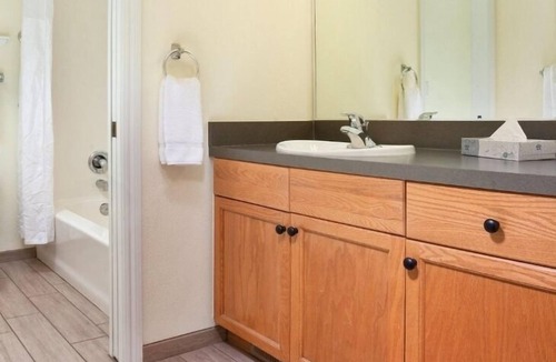 Angels Camp Resort | Angels Camp | Group Outdoor Escape | Pool + Golf | 2BR