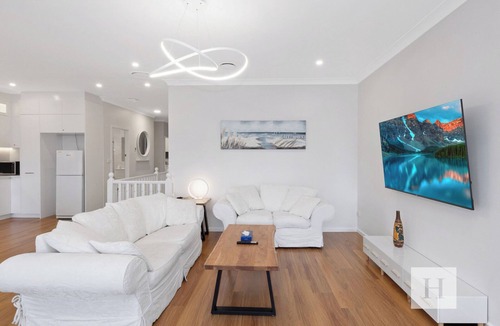Gwandalan House | Angels Little Haven - Reserve Waterfront