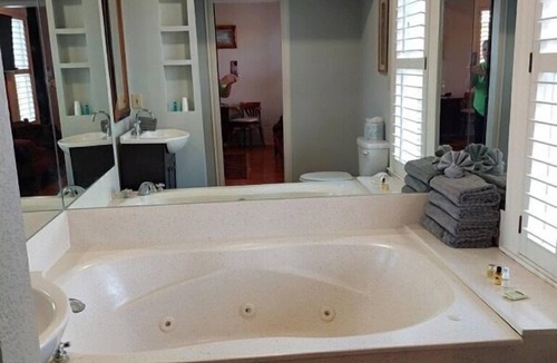 Weatherford Bed & Breakfast | Angels Nest Bed and Breakfast