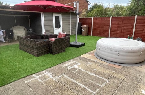 Luton Bed & Breakfast | ANGIE HOME