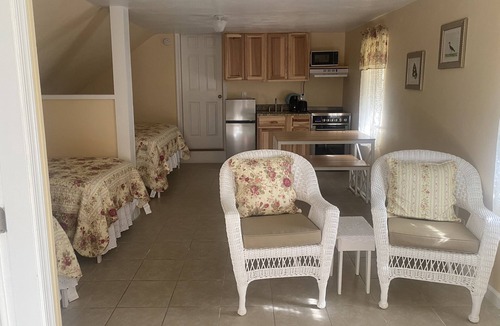 Northeast Virginia Beach Apartment | Angie's Guest Cottage