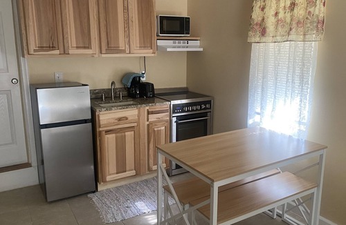 Northeast Virginia Beach Apartment | Angie's Guest Cottage