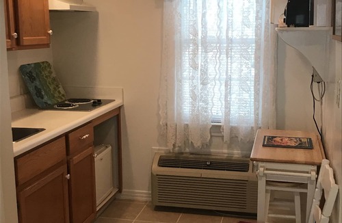 Northeast Virginia Beach Apartment | Angie's Guest Cottage