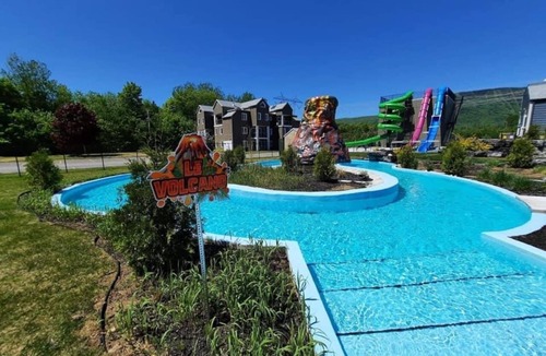 Beaupre Condo | Anglais 2BR Condo MSA - Pool & Spas