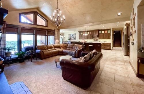 Oregon Water Wonderland House | Anglers Oasis! Group-Friendly Deschutes River Gem