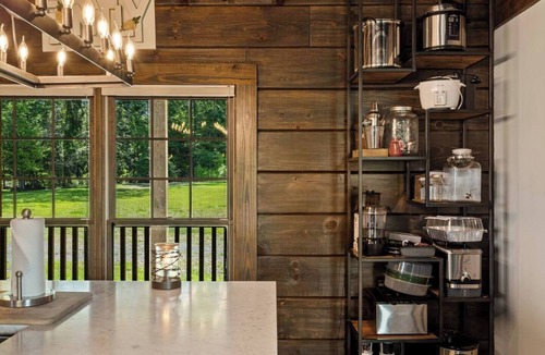 Negreet House | Anglers ReLeaf Premier+ Lodge & Cabin Double Sun Deck & Dock, Prime Fishing