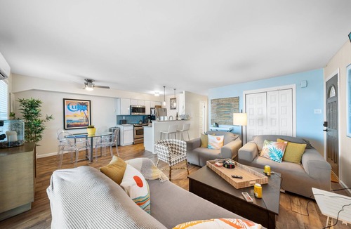 Anglesea Condo | Anglesea Stunner *Waterfront* Relax to Surf Sounds