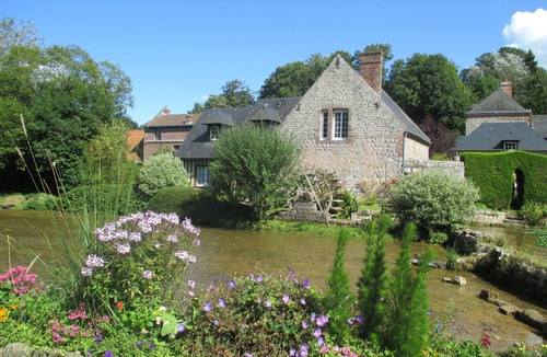 Offranville House | Anglo-Norman house near a listed mill, jacuzzi bath