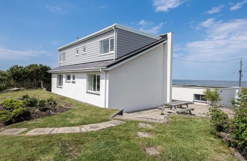 Dinas House | Angorfa