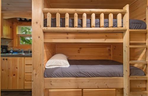 Lookout Valley Neighborhood Association House | Ani Cabin Tiny Home Bordered By National Forest