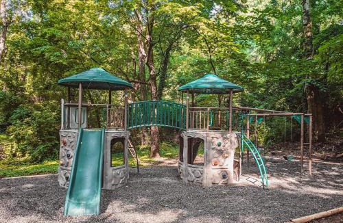 Lookout Valley Neighborhood Association House | Ani Cabin Tiny Home Bordered By National Forest