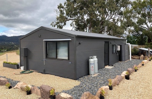 Mansfield Cottage | Animal friendly cottage