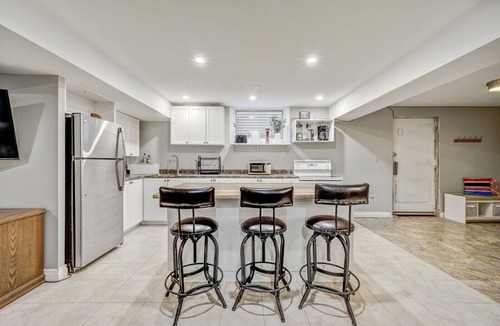 East Gwillimbury Apartment | Animal Sanctuary on 10 Acres w/Hottub and Sauna