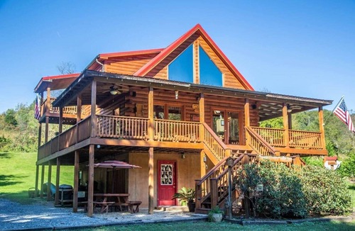 Draper House | Anisidi | New River Waterfront Pet Friendly