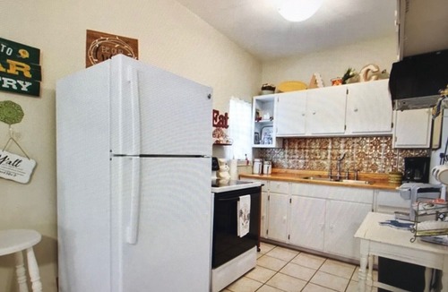 Waco Cottage | Anita's Cottage is only 15 minutes from Baylor, & Magnolia Silos!