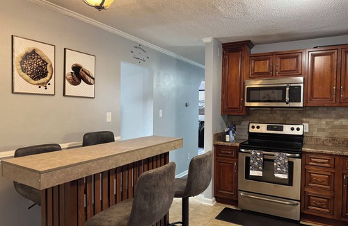 Jacksonville House | Ann’s Abode – Modern 3BR Furnished Garage Loungen Sleeps 8 comfortably