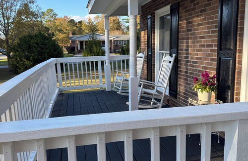 Jacksonville House | Ann’s Abode – Modern 3BR Furnished Garage Loungen Sleeps 8 comfortably