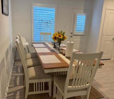 Anna House | Anna Haven, Cozy Family retreat