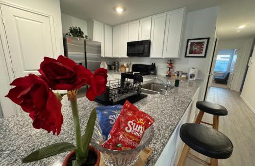 Anna House | Anna Haven, Cozy Family retreat