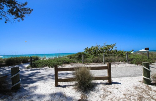 Bradenton Beach Apartment | Anna Maria Island Beach Palms 6B