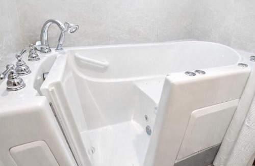 Lincoln Hotel | Annabell Gardens