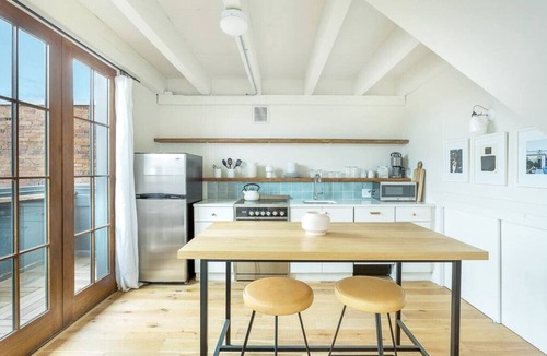 Yamacraw Village Apartment | Annabelle 4A - Top Floor Loft with Terrace in Historic Downtown