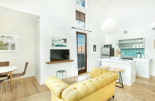 Yamacraw Village Apartment | Annabelle 4C - Top Floor 2BR Historic District Loft with Terrace