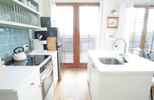 Yamacraw Village Apartment | Annabelle 4D - Top-Floor 2 BR in Historic Downtown Savannah