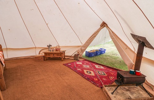 Great Witley Cottage | ANNAMAY, pet friendly, with open fire in Great Witley